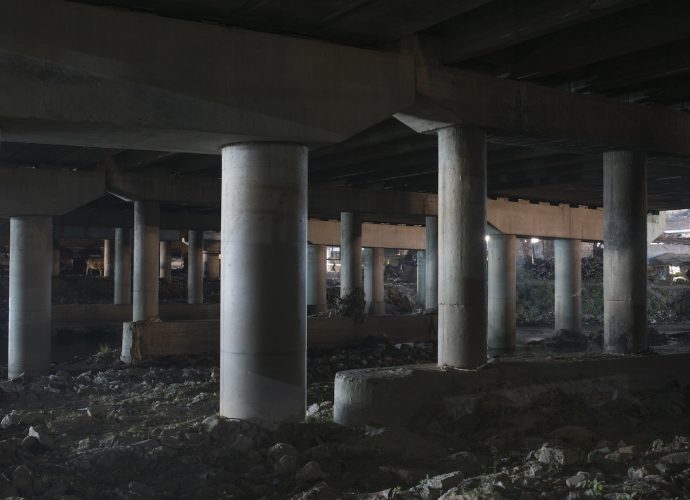 Concrete pillars under the bridge near the Bagmati river, Bhalku. (Kumar, December 1, 2016). 