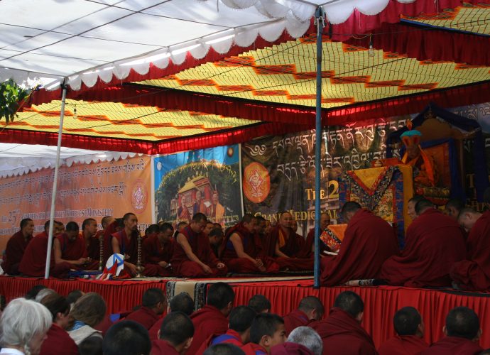 Yongdzin Tendzin Namdak Rinpoche gives the empowerment of the Light-Swirled Mendrup performance to the gathered assembly of monks and lay participants at Triten Norbutse in 2012. Yongdzin Rinpoche supervises the entire mendrup ritual and leads the congregation through the most important parts of the rite. All the necessary empowerments are bestowed by him. Yongdzin Rinpoche also presides over the concluding celebration of distributing the accomplished mendrup medicine. This rare event is attended by about one thousand people, all of whom wish to obtain at least a little of the precious mendrup substance.
