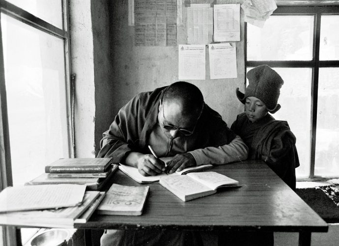 A Tibetan lama from Kham, who is a long-term resident at Karsha monastery, teaches a young Zanskari monk Bod yig (Tibetan script) by writing model sentences in the student’s notebook, which the young monk then needs to carefully and diligently copy. In a traditional Tibetan-style monastic school, learning happens predominantly through continuous repetition and memorization. While the perpetually practiced formulae are inscribed into student’s long term-memory, the discernment of meaning is treated as a secondary effect of a continuous and progressing learning process. It is not assumed it should be there from the beginning. The motto seems to be: ‘Learn it well first and then you can understand it’. 